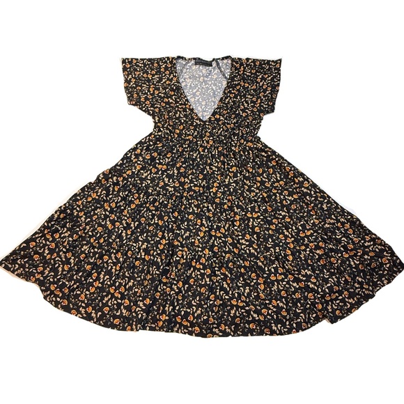Urban Outfitters Floral Skater Dress 
V-Neck Short Sleeve Size S - Picture 4 of 8